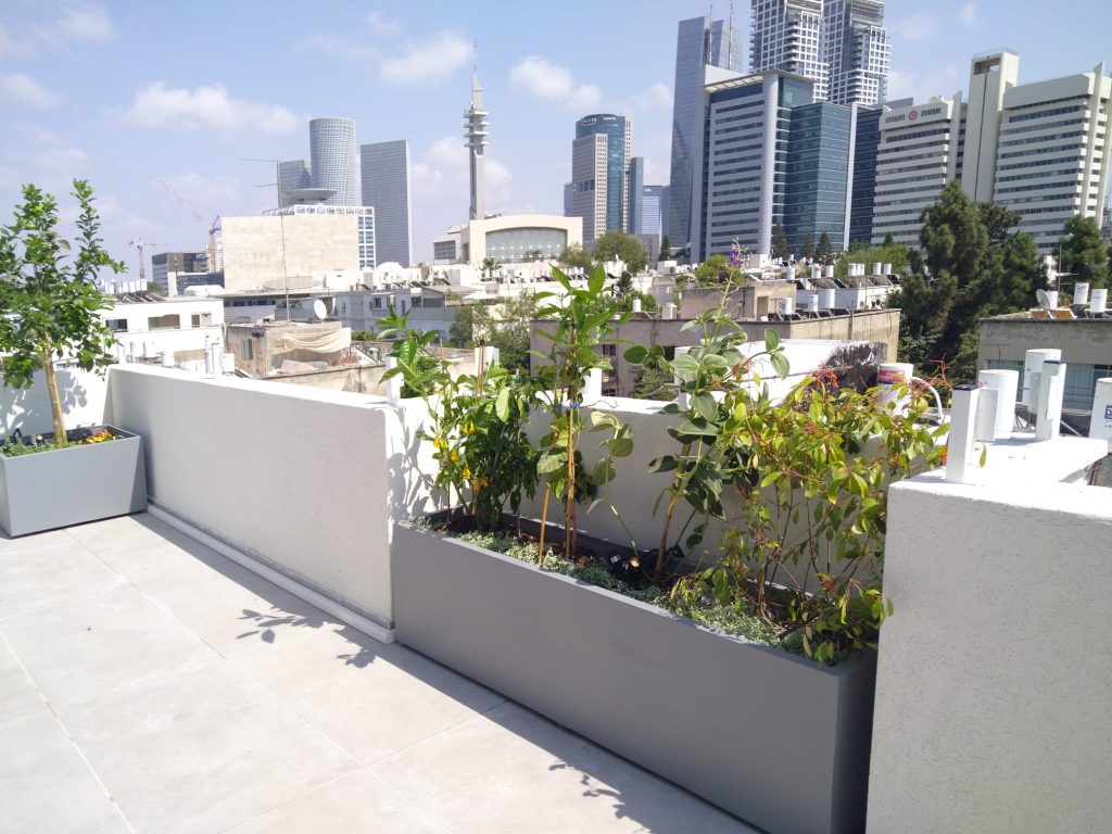 אדניות מותאמות על גג 40 מטר בתל אביב